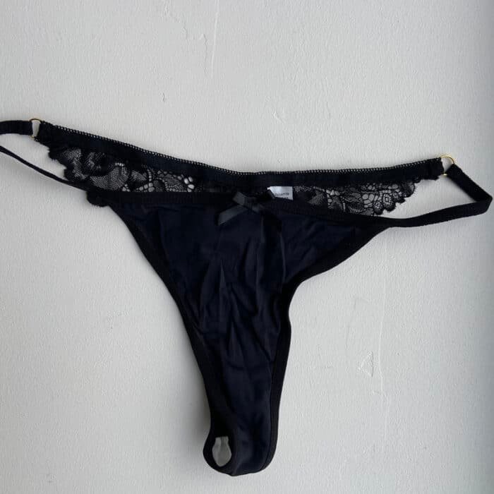 string-noir-dos-dentelle