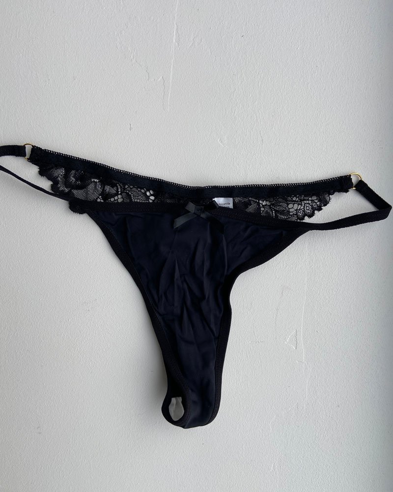 string-noir-dos-dentelle