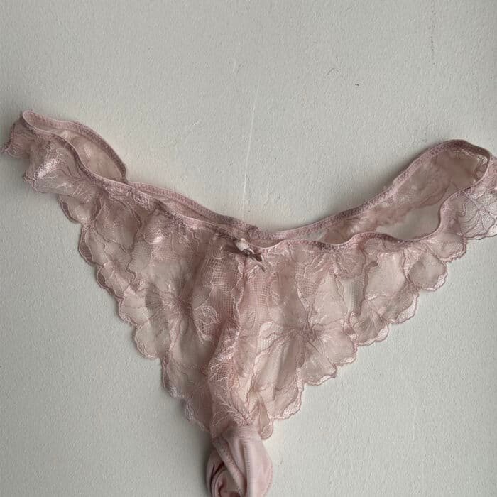 string-rose-pale-dentelle