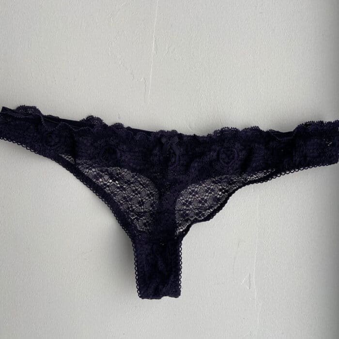string-violet-dentelle