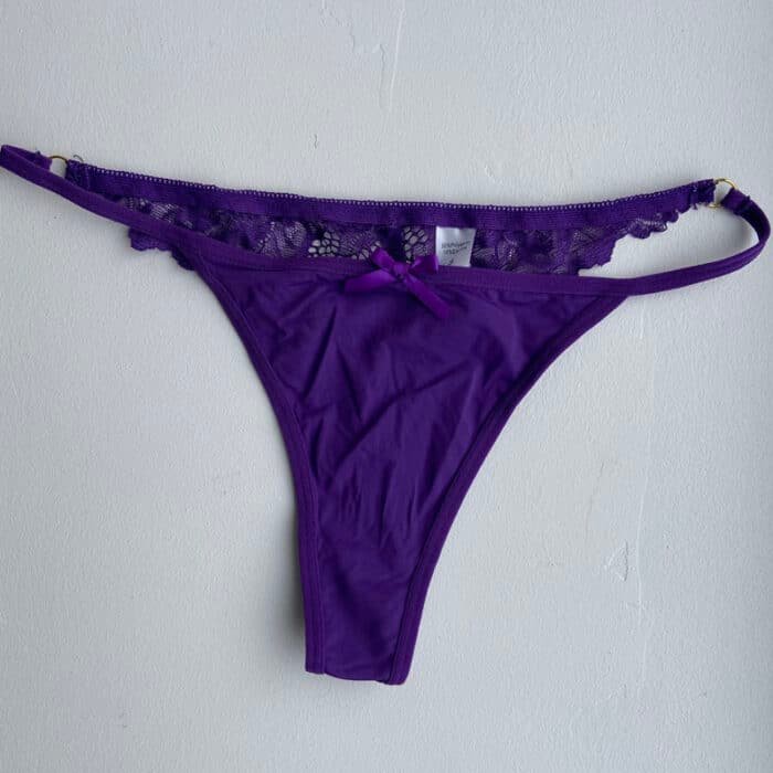 string-violet-dos-dentelle
