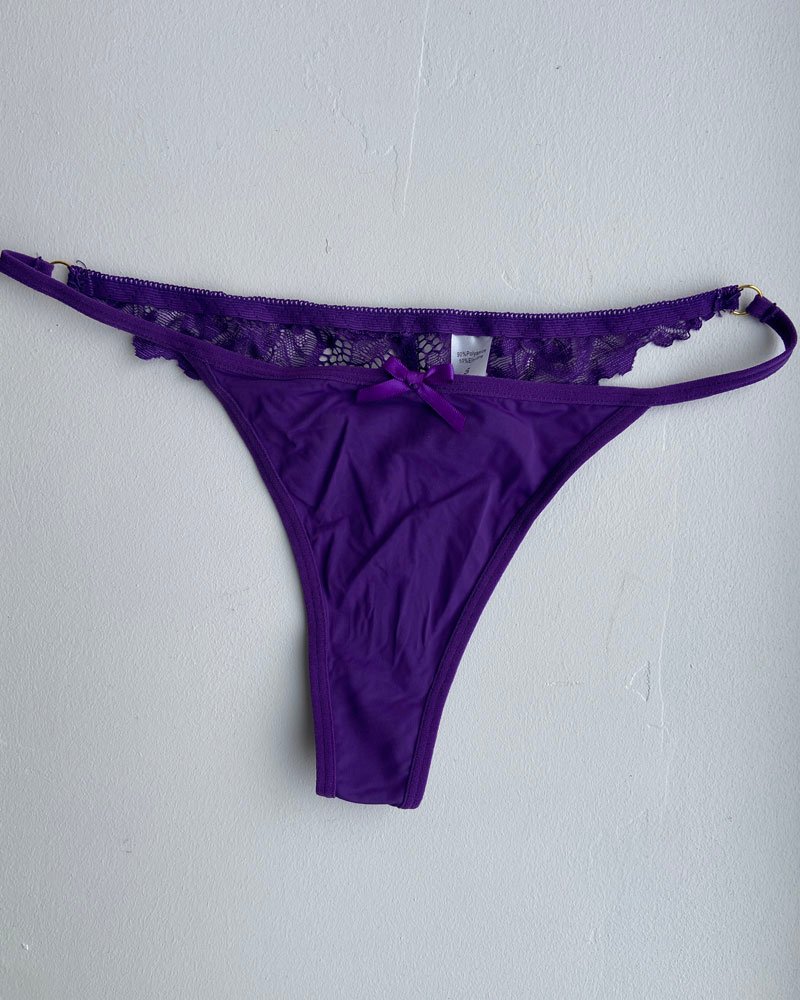 string-violet-dos-dentelle