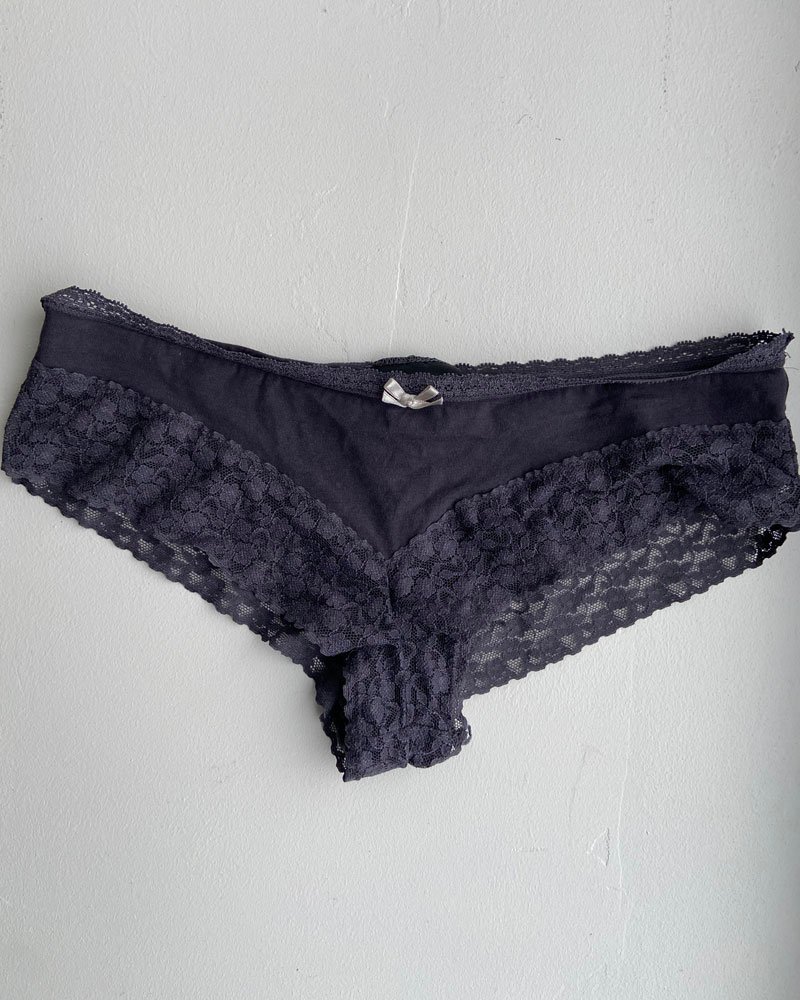 tanga-violet-fonce-dentelle