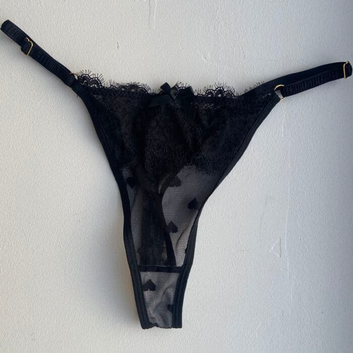 String noir transparent en dentelle coeurs