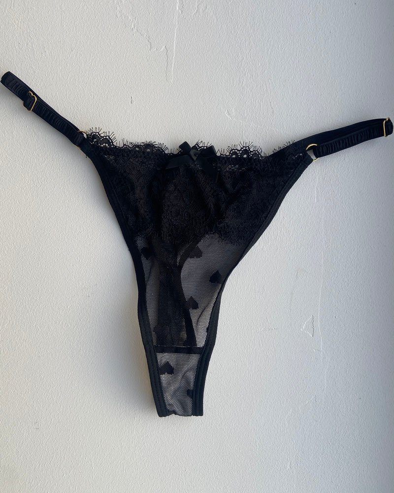 String noir transparent en dentelle coeurs