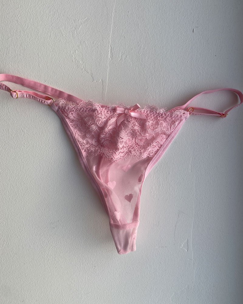 string rose transparent en dentelle coeurs