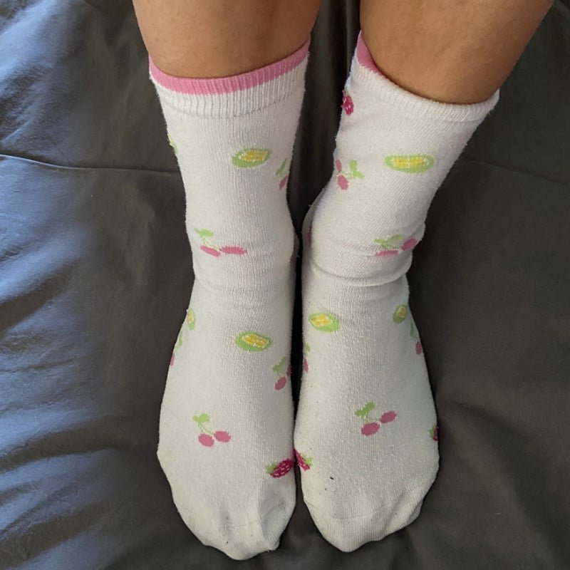 Chaussettes sales blanches en coton motifs fruits